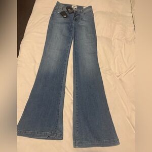 NWT PAIGE Women's Genevieve Flare Leg Light
Wash Jeans, $100. 34” Inseam.